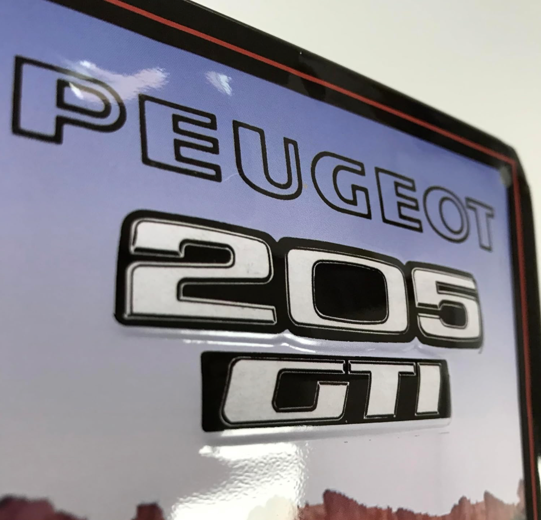 🚗 Plaque métal Peugeot 205 GTI – L’icône des années 80