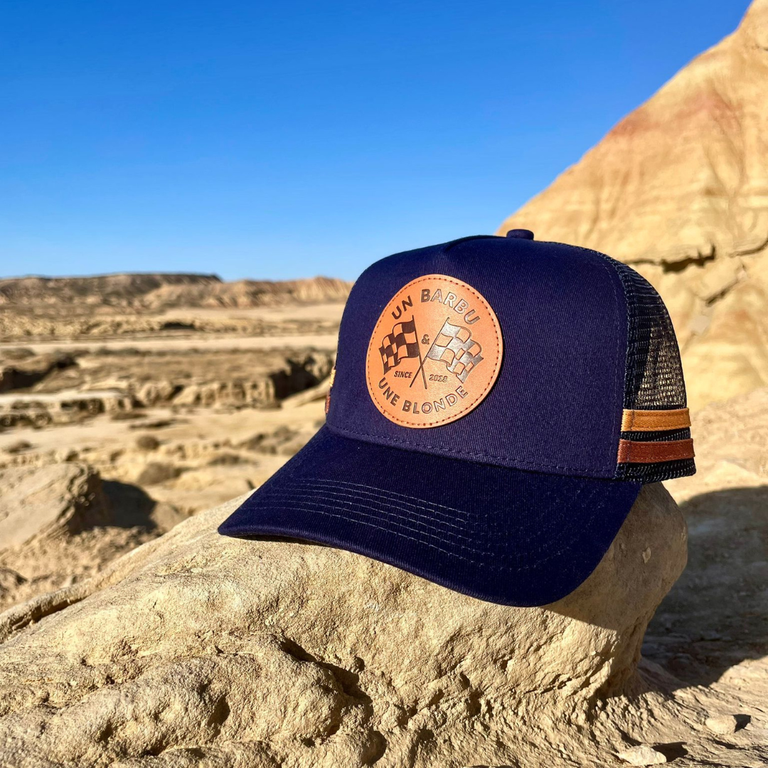 Casquette Un Barbu et Une Blonde - marine - logo cuir