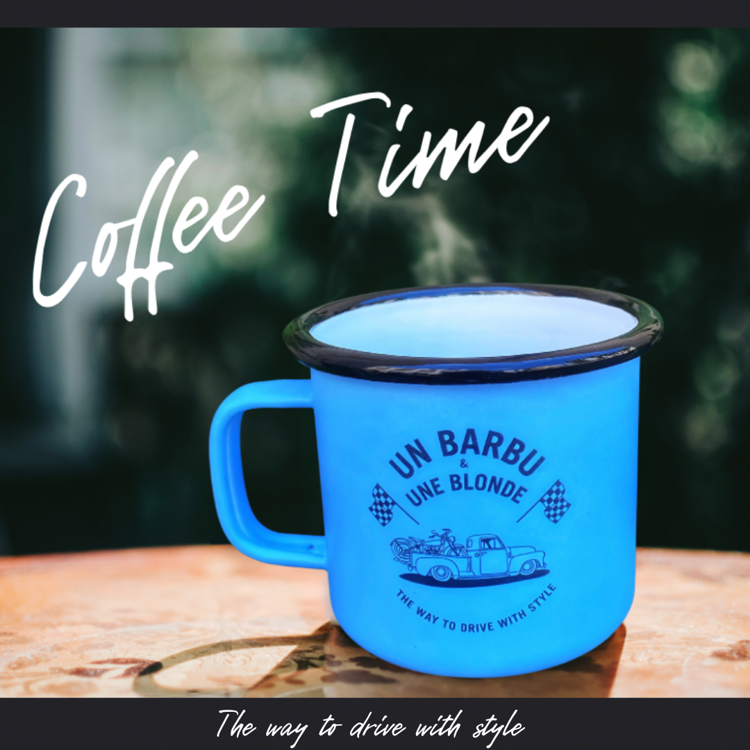 Mug Métal bleu – Un Barbu et Une Blonde