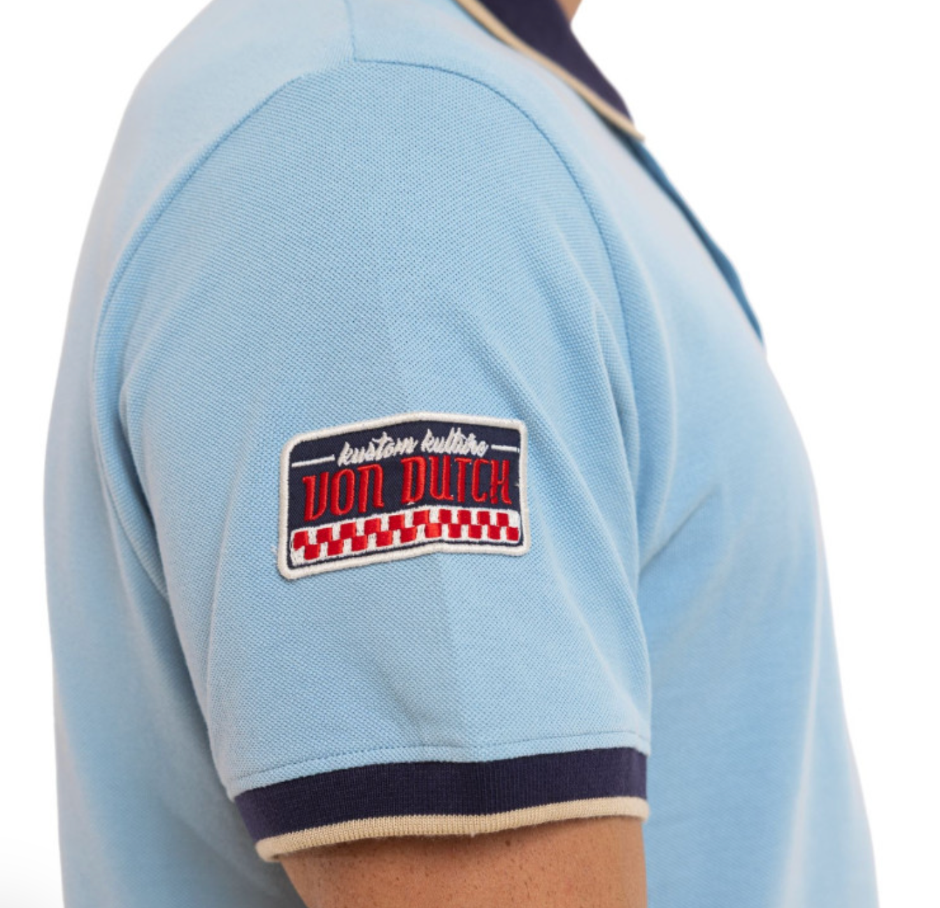 Polo homme Von Dutch bleu ciel – Écussons Racing 29| Un Barbu et Une Blonde