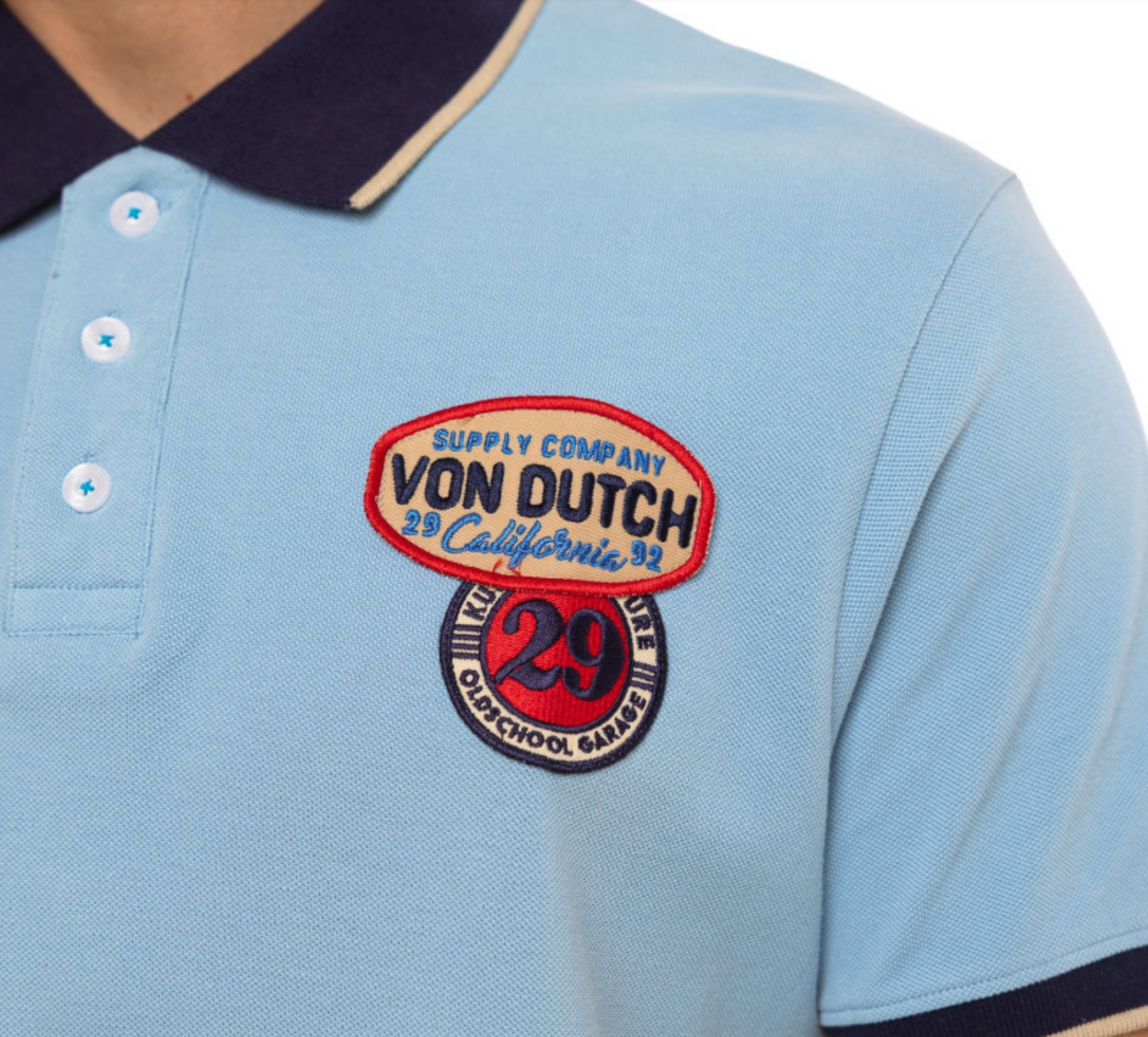 Polo homme Von Dutch bleu ciel – Écussons Racing 29| Un Barbu et Une Blonde