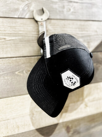 Casquette Un Barbu et Une Blonde BLACK à drapeaux Nos produits