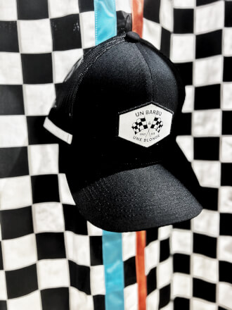 Casquette Un Barbu et Une Blonde BLACK à drapeaux Nos produits