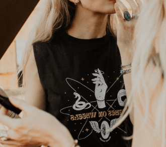 T-shirt Wildust Sisters WITCHES Vêtements