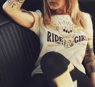 T-shirt Wildust Sisters GIRL Vêtements